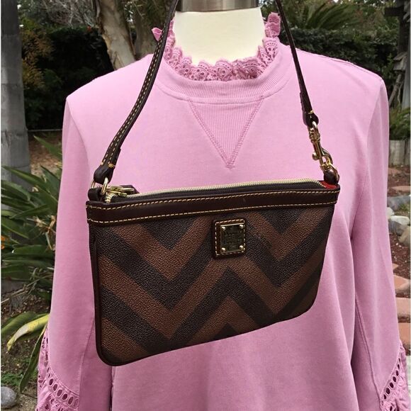 DOONEY AND BOURKE WRISTLET SMALL POUCH GOLD TONE HARDWARE - Picture 9 of 14